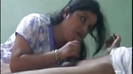 Bánh bao thủ dâm với ngón xxx đep tay và rung động