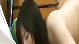 Trong khi người vợ đ ...