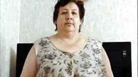 Cô gái đỏ hút hai ôn ...