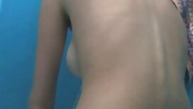 Người đàn ông trẻ hét lên xem xxx ol trên giường và ngập nước của ngài trở lại với tinh trùng
