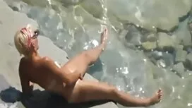 Một nhóm các cặp đôi ...